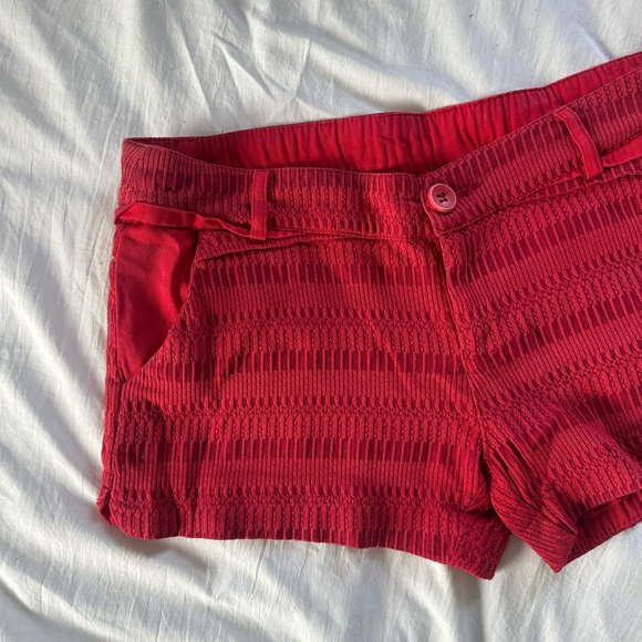 Patterned Red Shorts - Picture 4 of 4